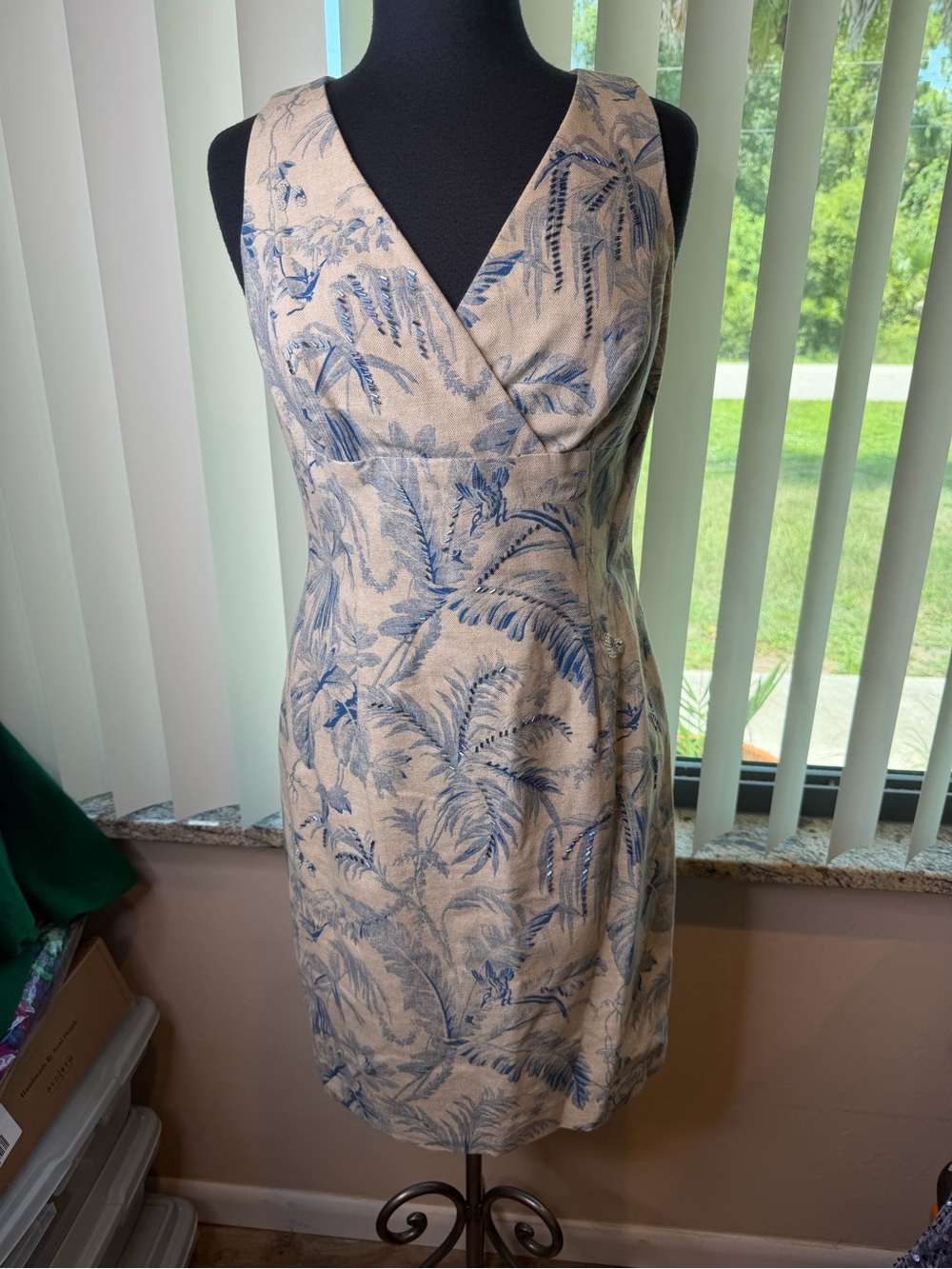 Maggy London Sleeveless Beige Tapestry Blue Palm Print Sequined Dress Size 8